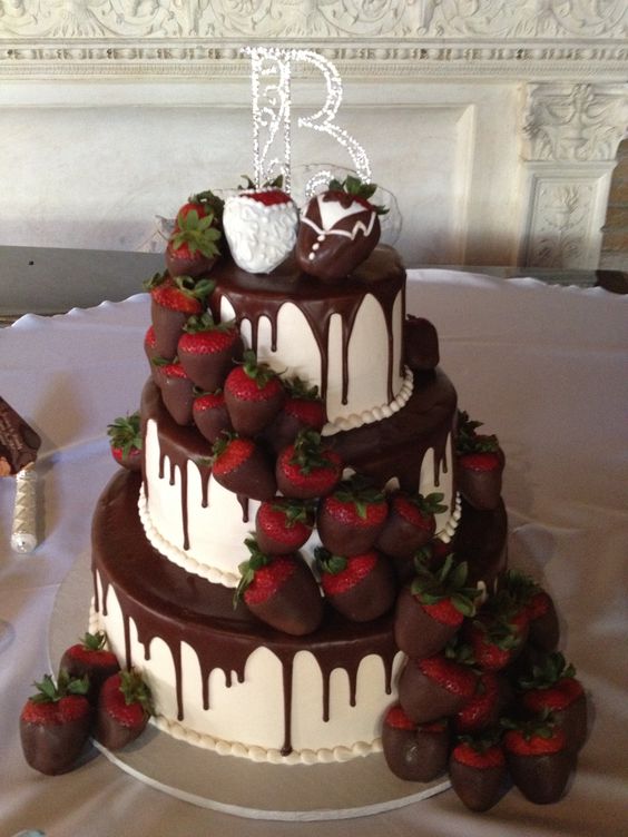 Свадебный ягодный торт - ЯС15