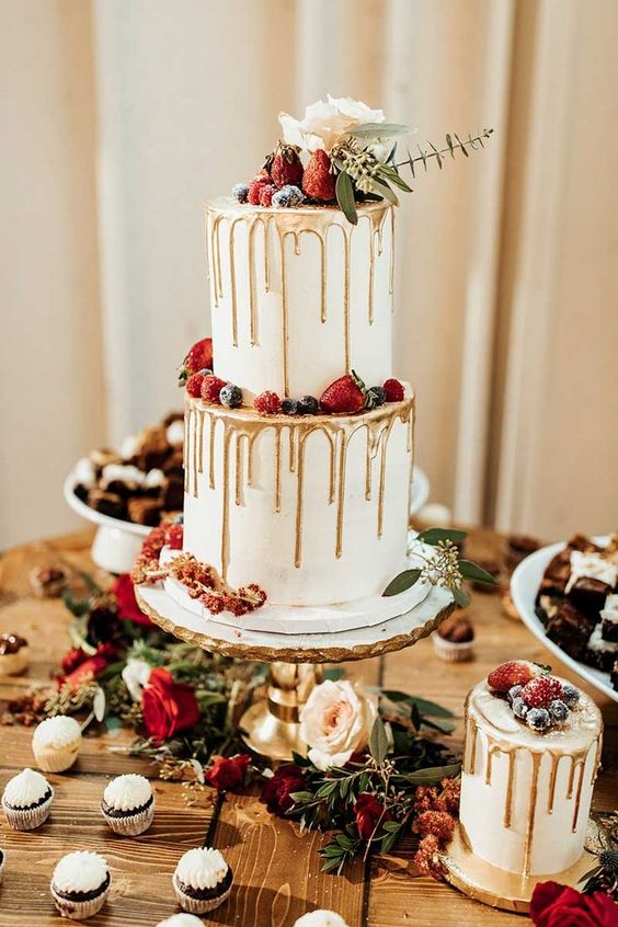 Свадебный ягодный торт - ЯС13