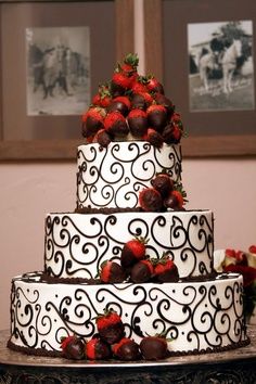 Свадебный ягодный торт - ЯС16